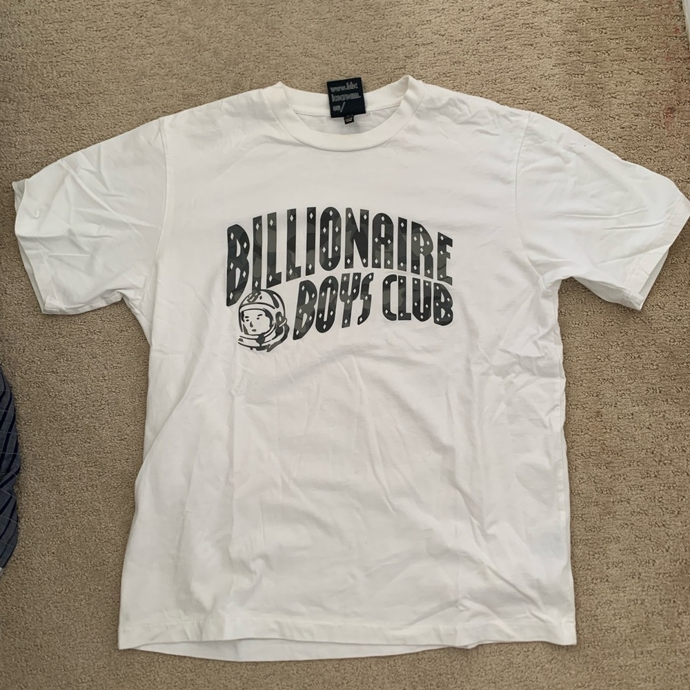 White tee